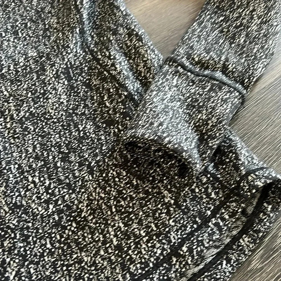 (42)Lululemon athletic longsleeve - Picture 2 of 5